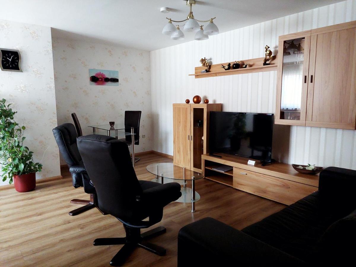 Family Room,1307686453:JPEG